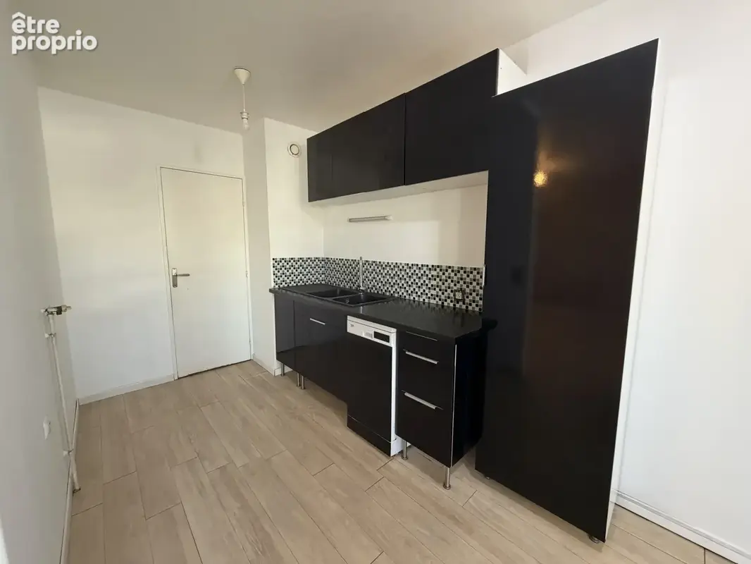 Appartement de 4 pièces avec terrasse, loggia et box ! - photo 3
