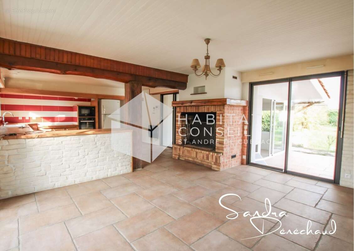 Cuisine 'Avant' - Maison à LES BILLAUX