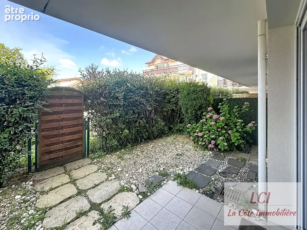 LA TESTE au coeur du centre ville, Belle situation au calme pour ce T2 avec jardinet et parking. - photo 3