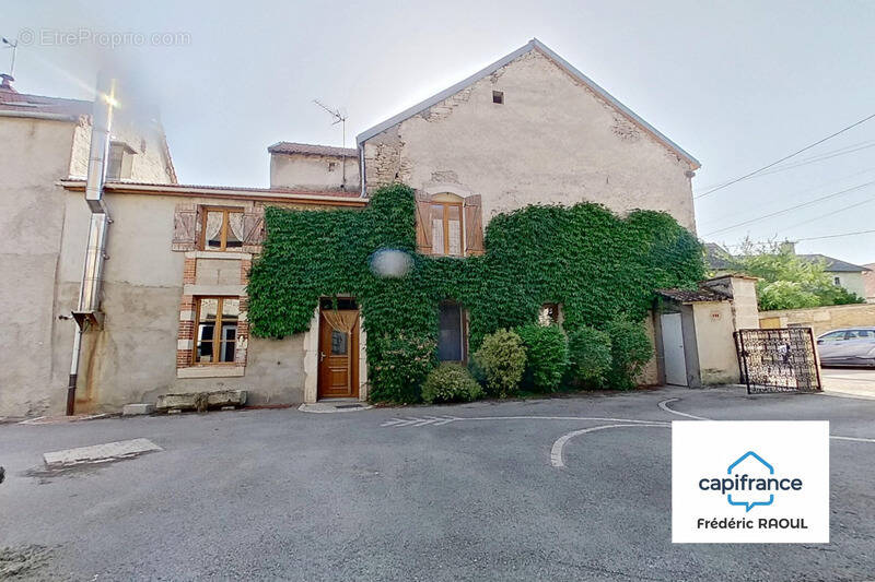 Maison à IS-SUR-TILLE