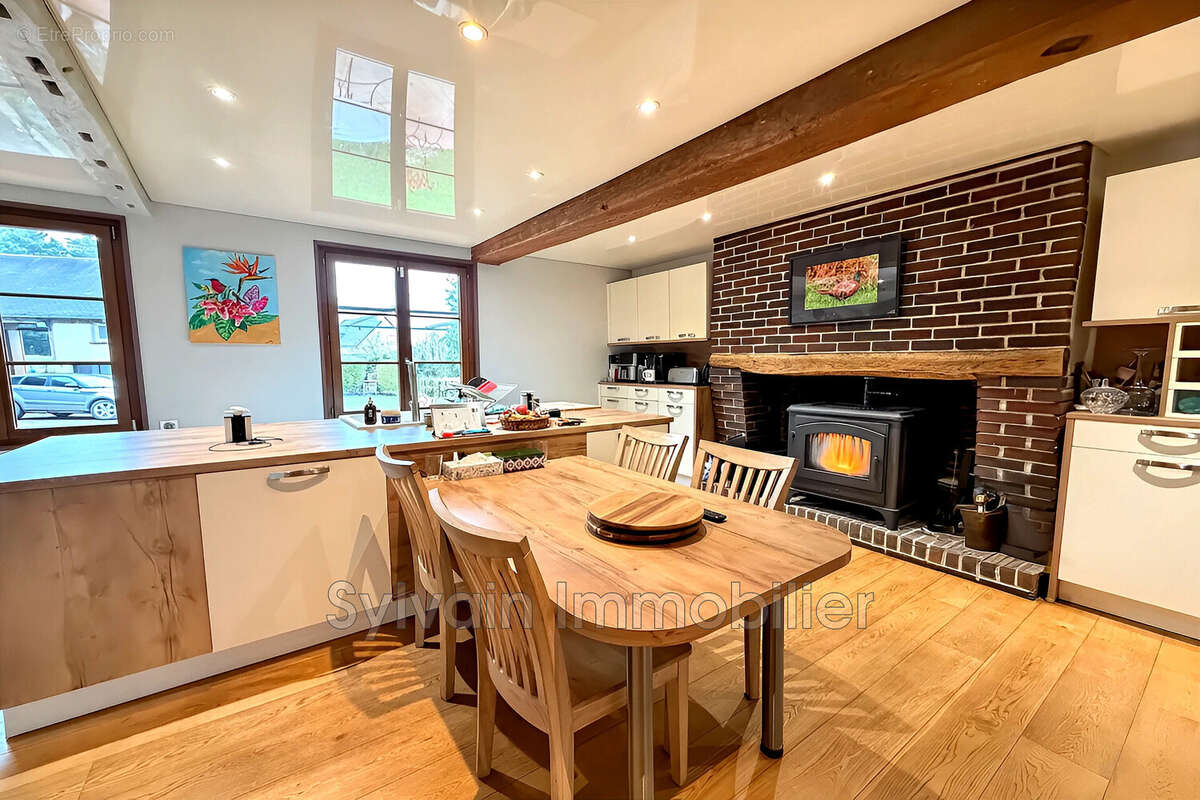 Maison à CREVECOEUR-LE-GRAND