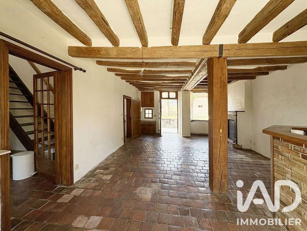 Maison 135 m² à Fontaines  - photo 3