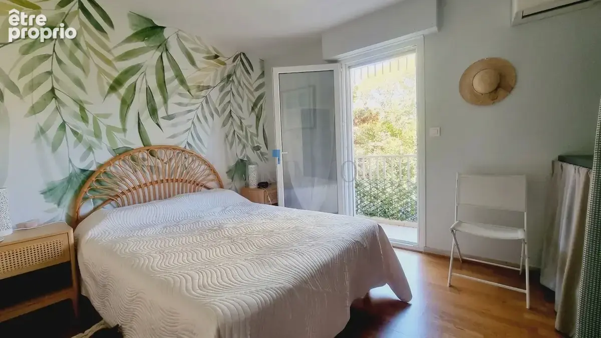 Boulouris   plein cœur   superbe 2 pièces rénové avec garage - photo 8