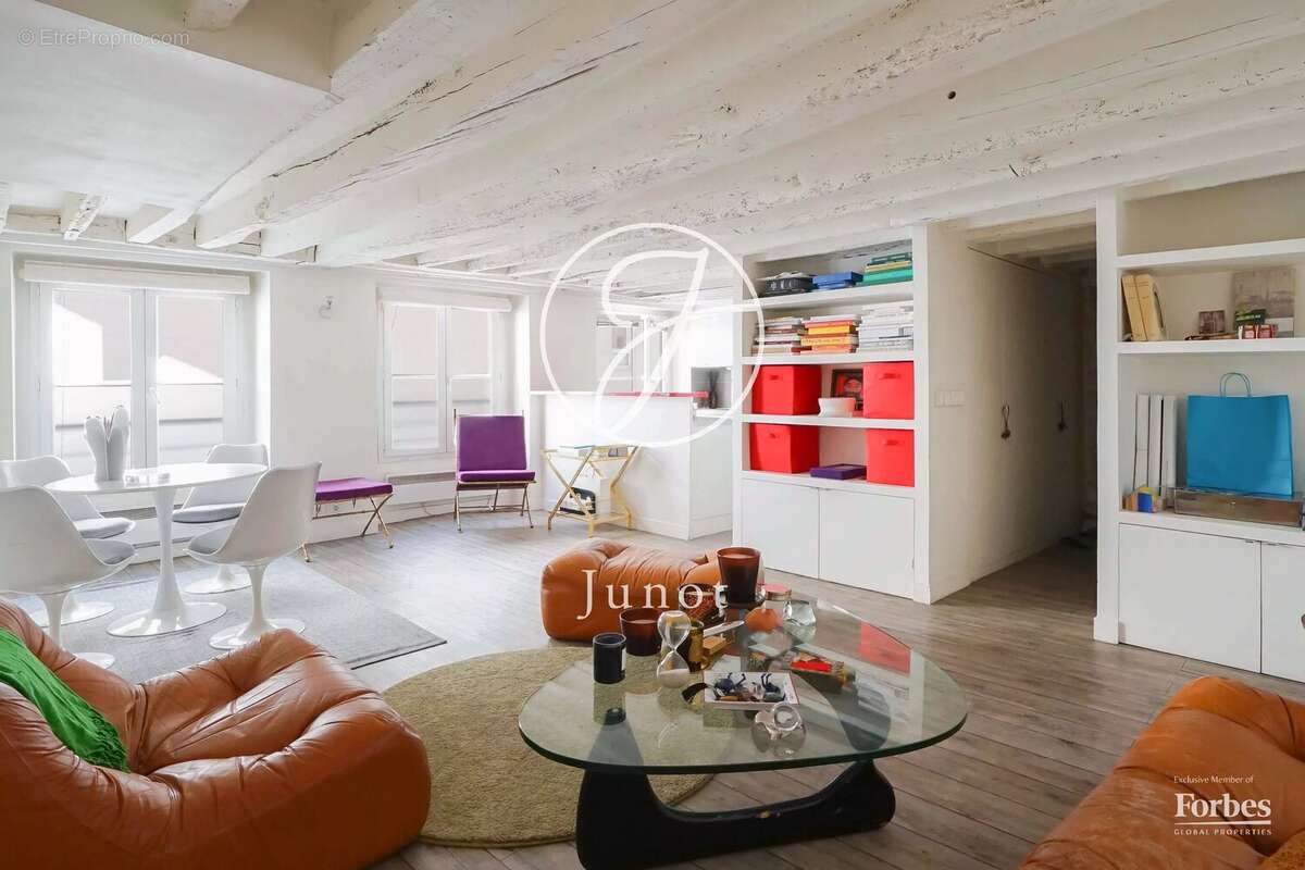 Appartement à PARIS-3E
