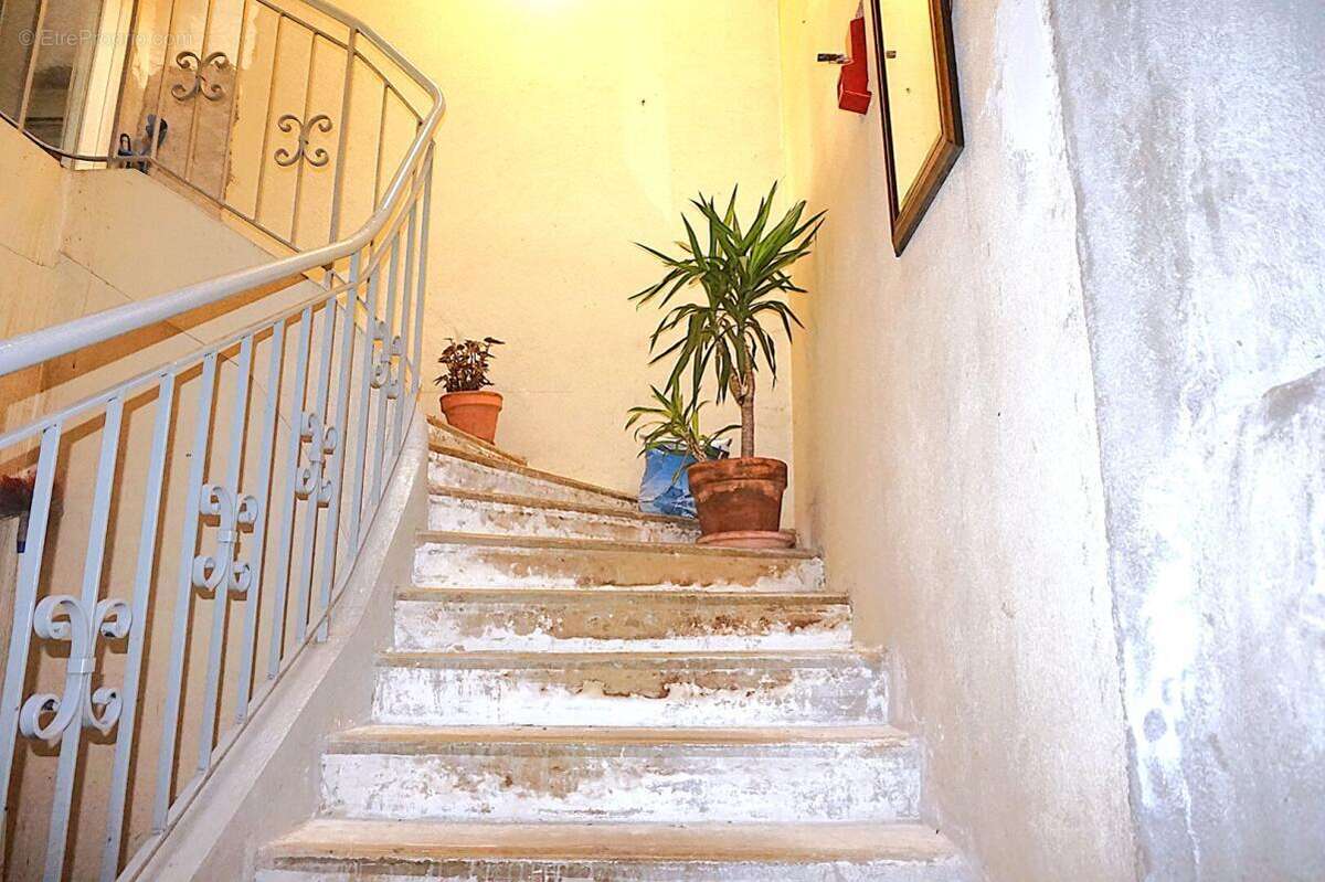 Appartement à LE CHAMBON-FEUGEROLLES