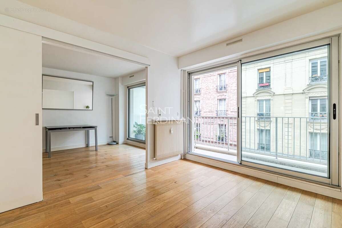 Appartement à PARIS-17E