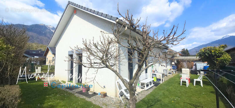 Maison à GILLY-SUR-ISERE