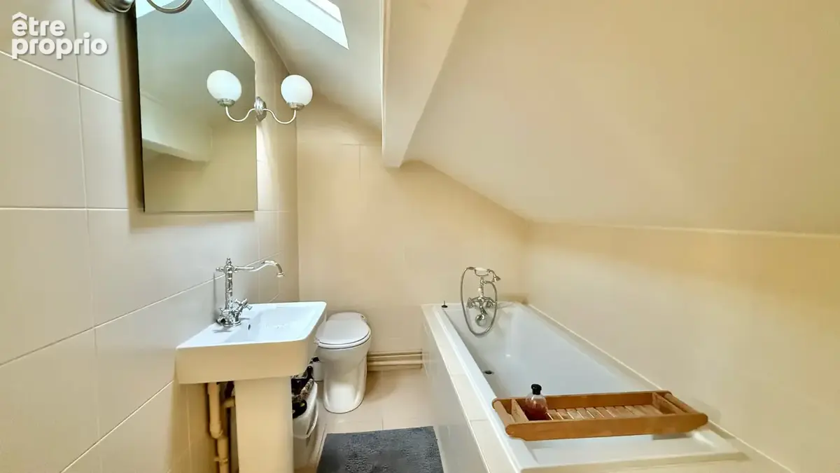 Belle meulière de caractère avec 6 chambres et jardin - photo 14