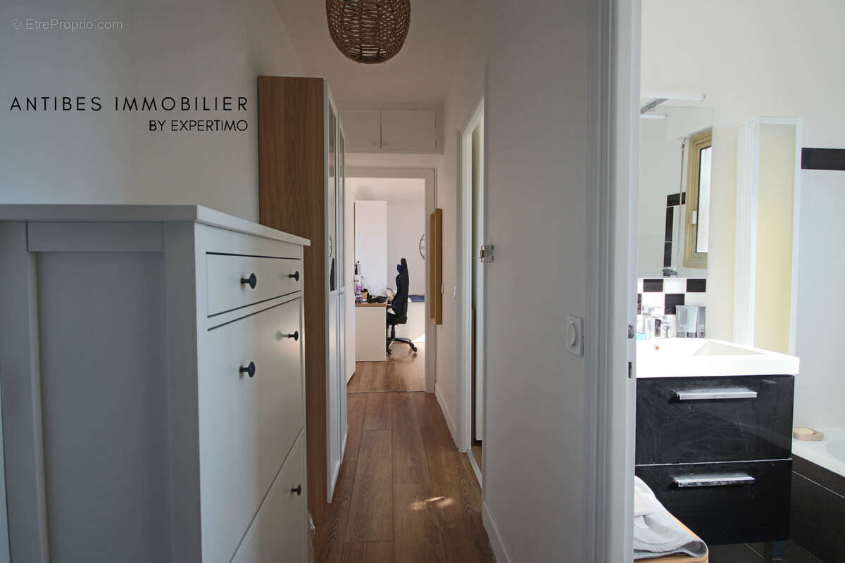 Appartement à SAINT-LAURENT-DU-VAR