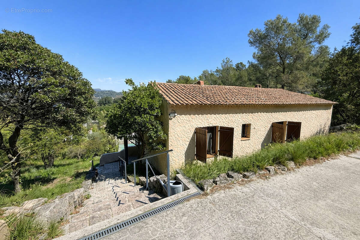 Maison à SOLLIES-TOUCAS