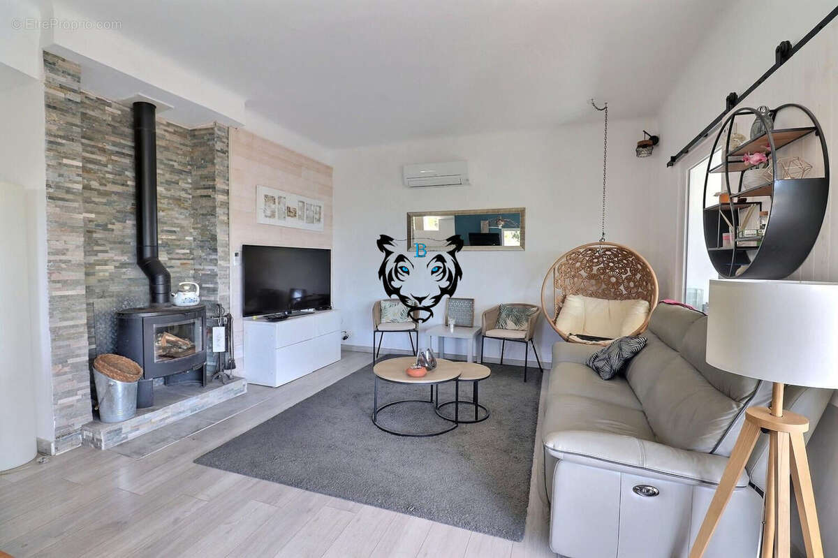 Maison à LES ISSAMBRES