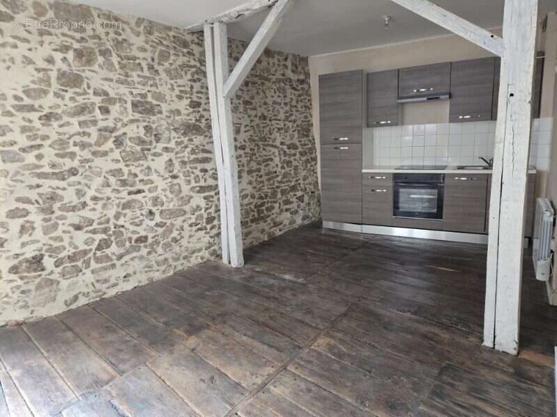 Appartement à SAINT-LEONARD-DE-NOBLAT