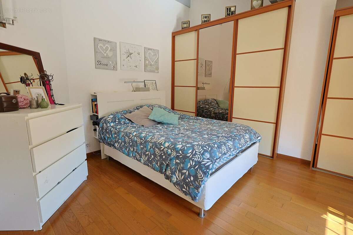 Maison à LA ROQUETTE-SUR-SIAGNE