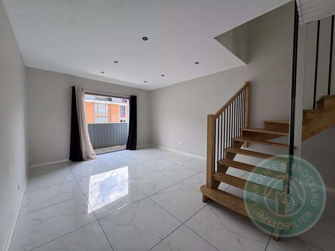 Duplex T4 avec terrasse et balcon – Hyper centre de Tarbes - photo 3