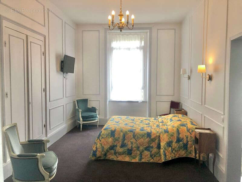 Commerce à BOURBON-L&#039;ARCHAMBAULT