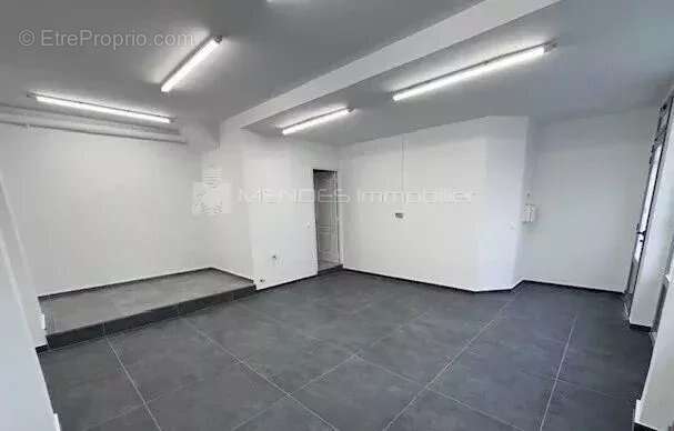 Local commercial frontiere monaco - photo 2
