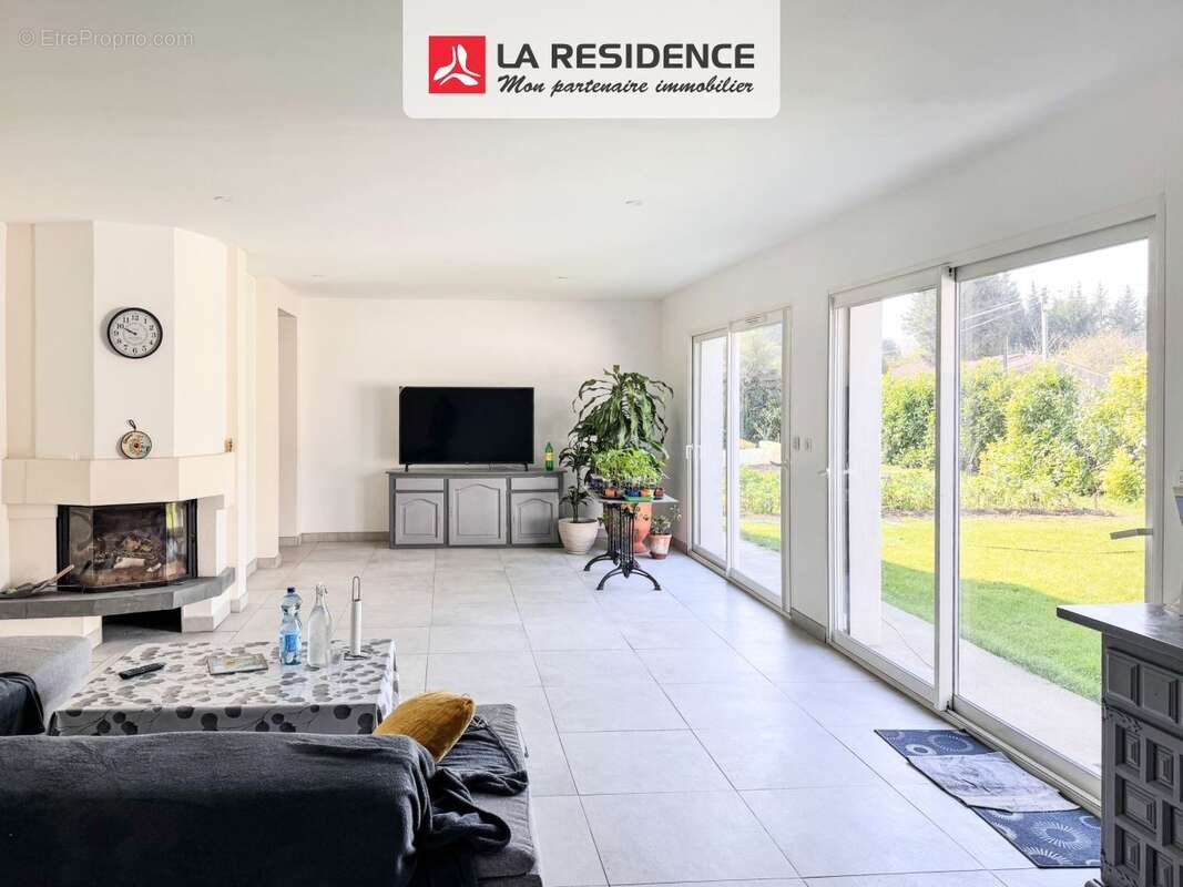Maison 130 m² à Villeneuve-La-Comptal  - photo 8