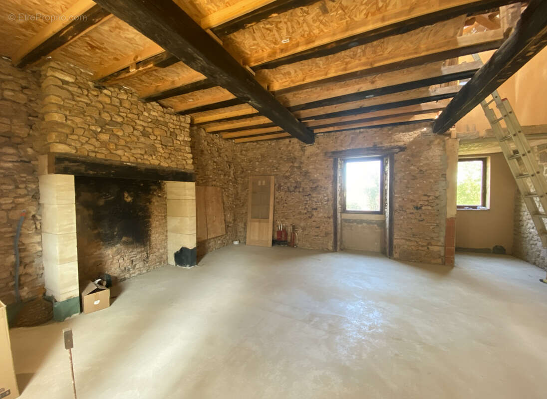 Maison à VEYRINES-DE-VERGT