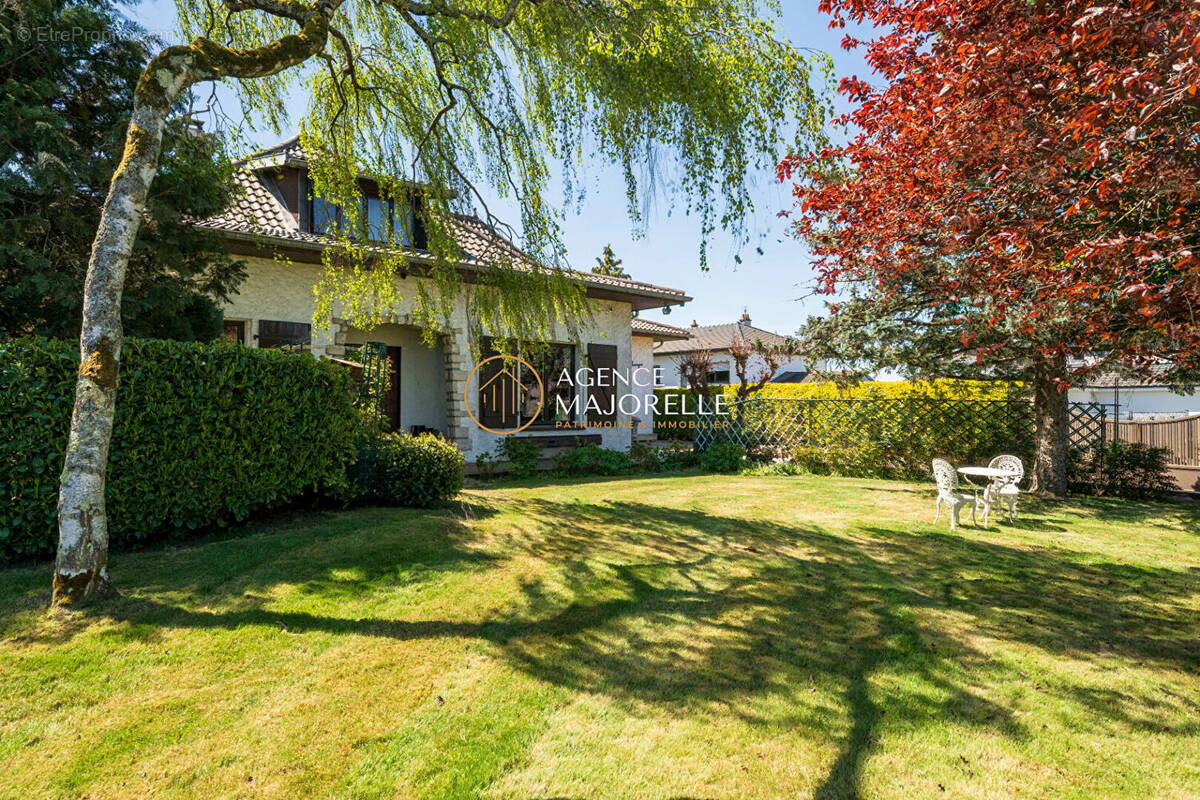 Maison à VELAINE-EN-HAYE