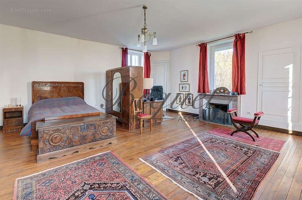 Maison à FAYE-LA-VINEUSE