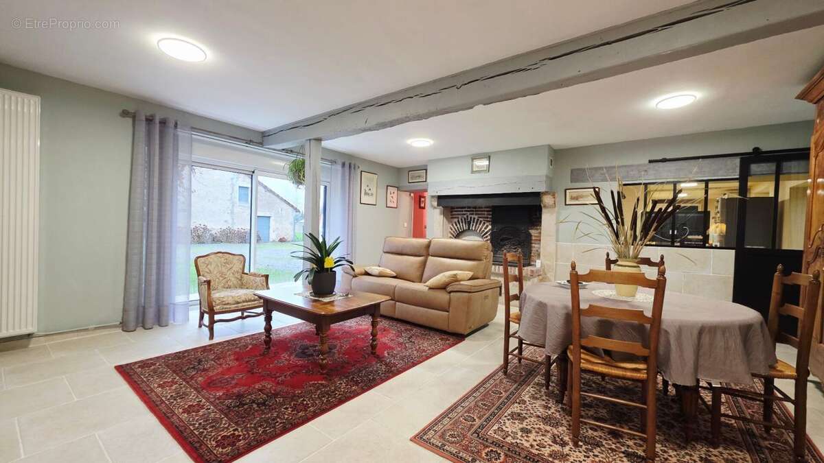 Maison à SAINT-DOULCHARD