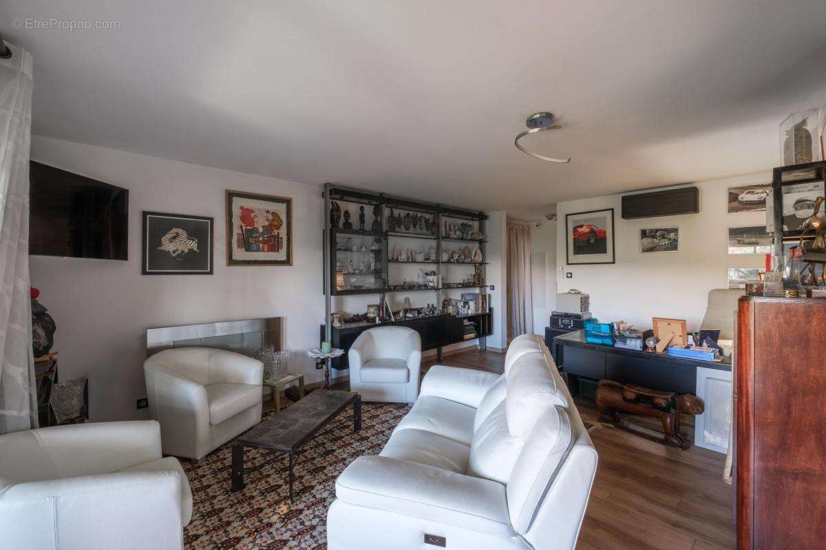 Appartement à MOUGINS