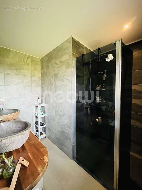 Maison à SAINT-AGOULIN