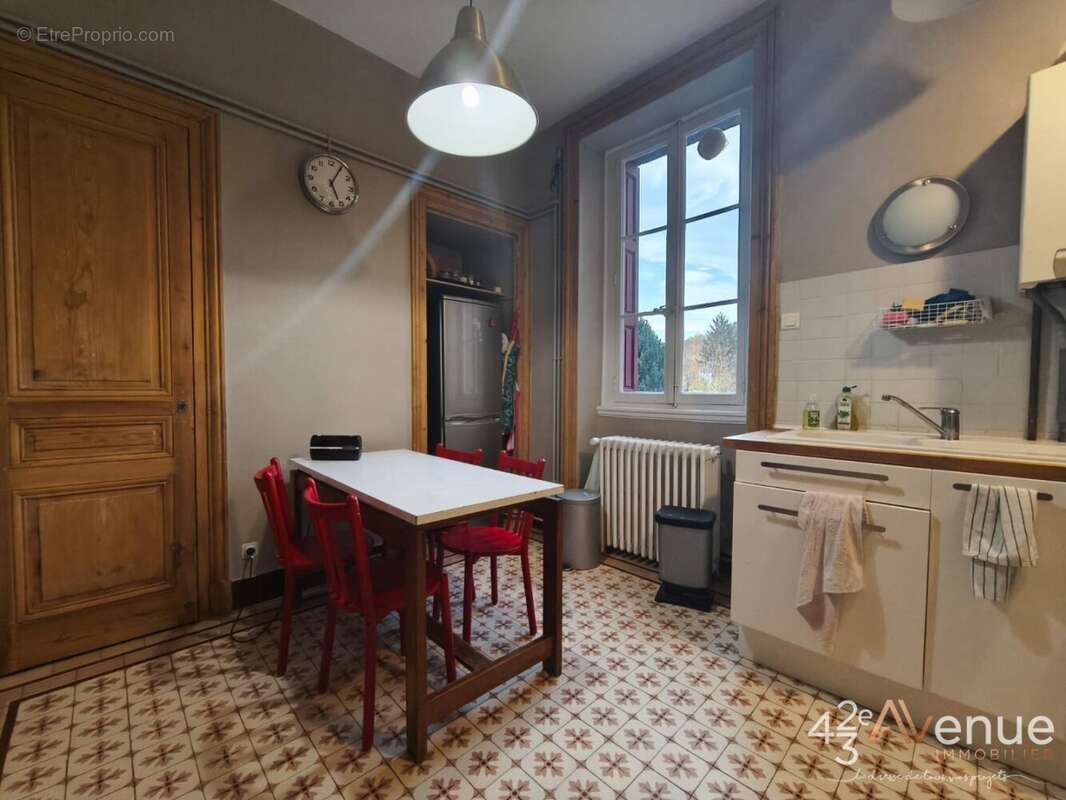 Appartement à LE CHAMBON-FEUGEROLLES