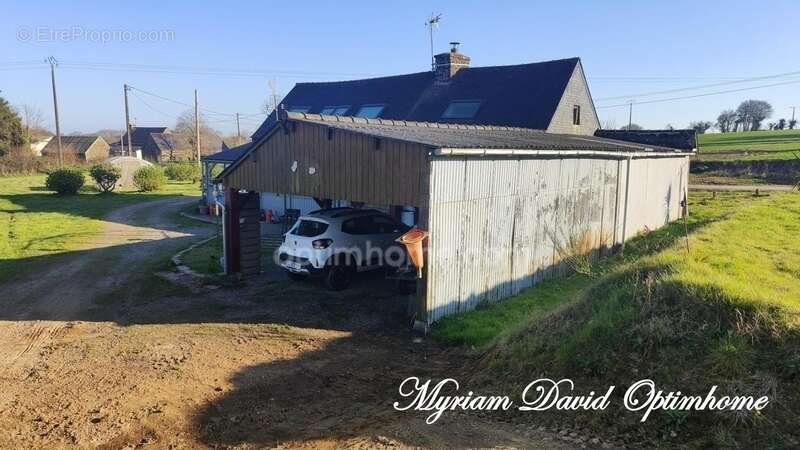 Maison à GLOMEL