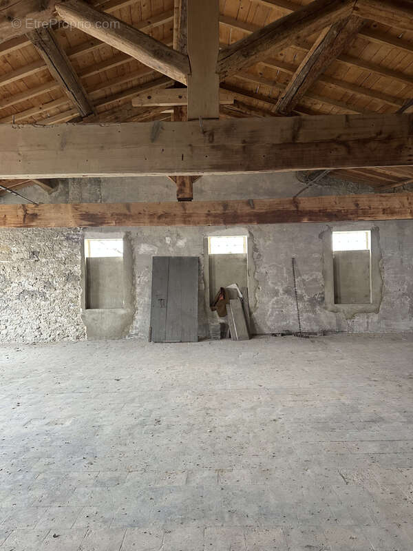 Appartement à L'ISLE-SUR-LA-SORGUE