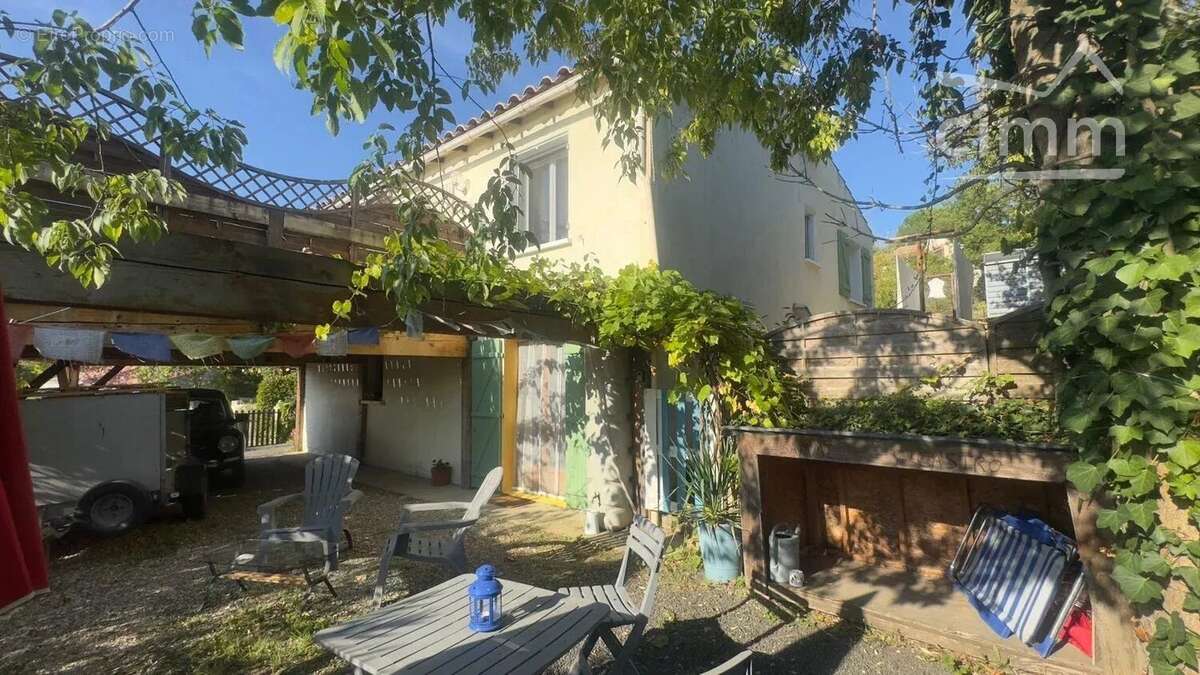 Maison à COUIZA