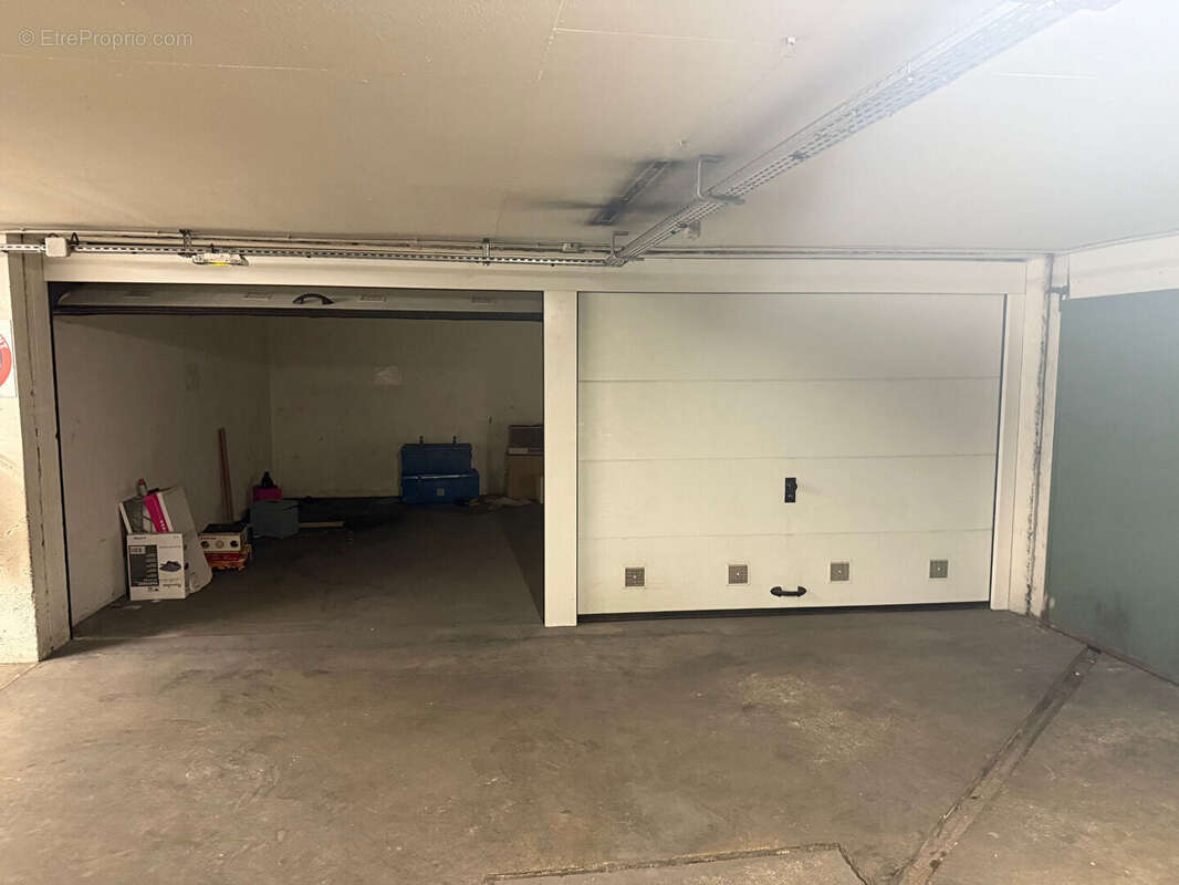 Parking à PARIS-14E