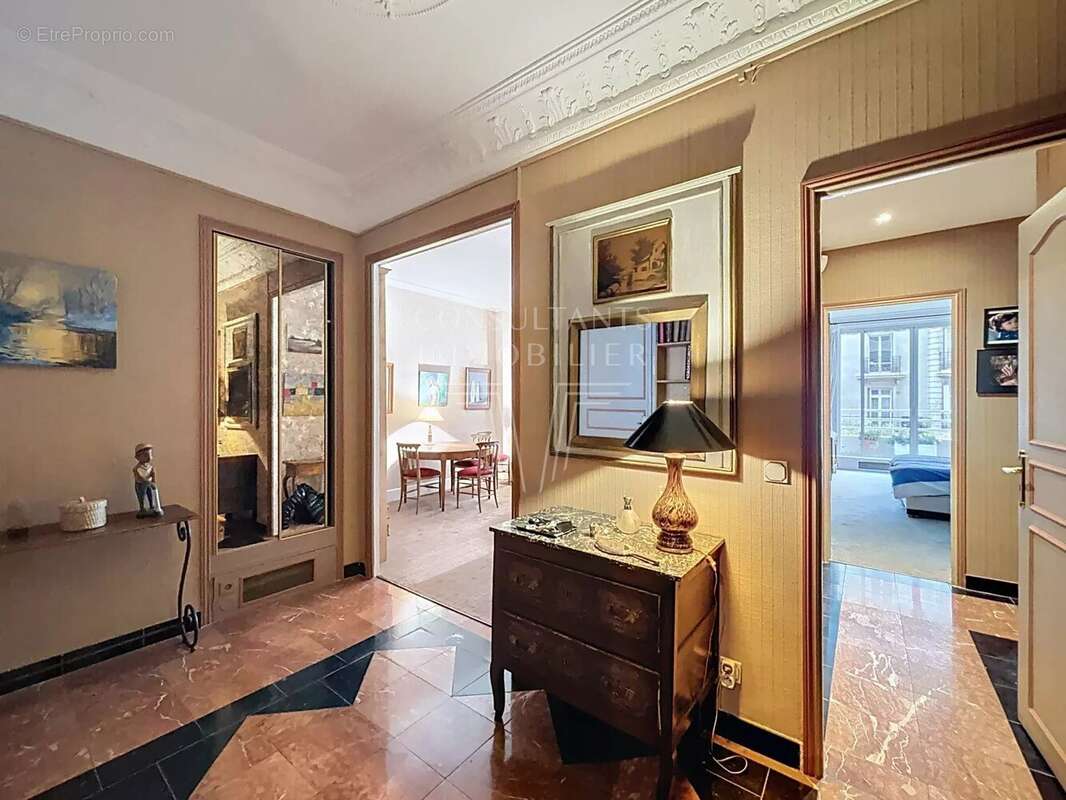 Appartement à PARIS-16E