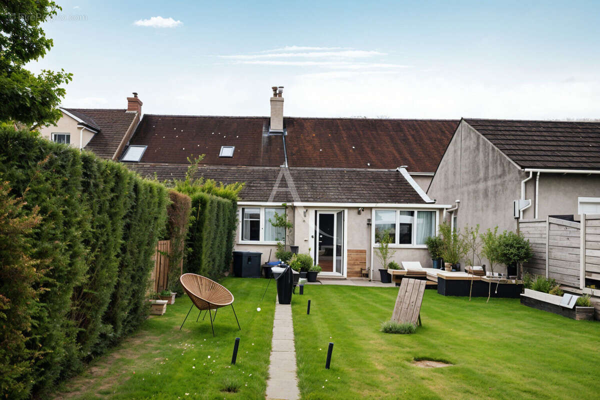 Maison à VILLENEUVE-SAINT-DENIS