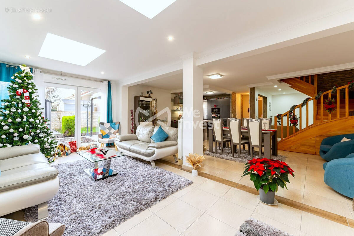 Maison à MONTEVRAIN