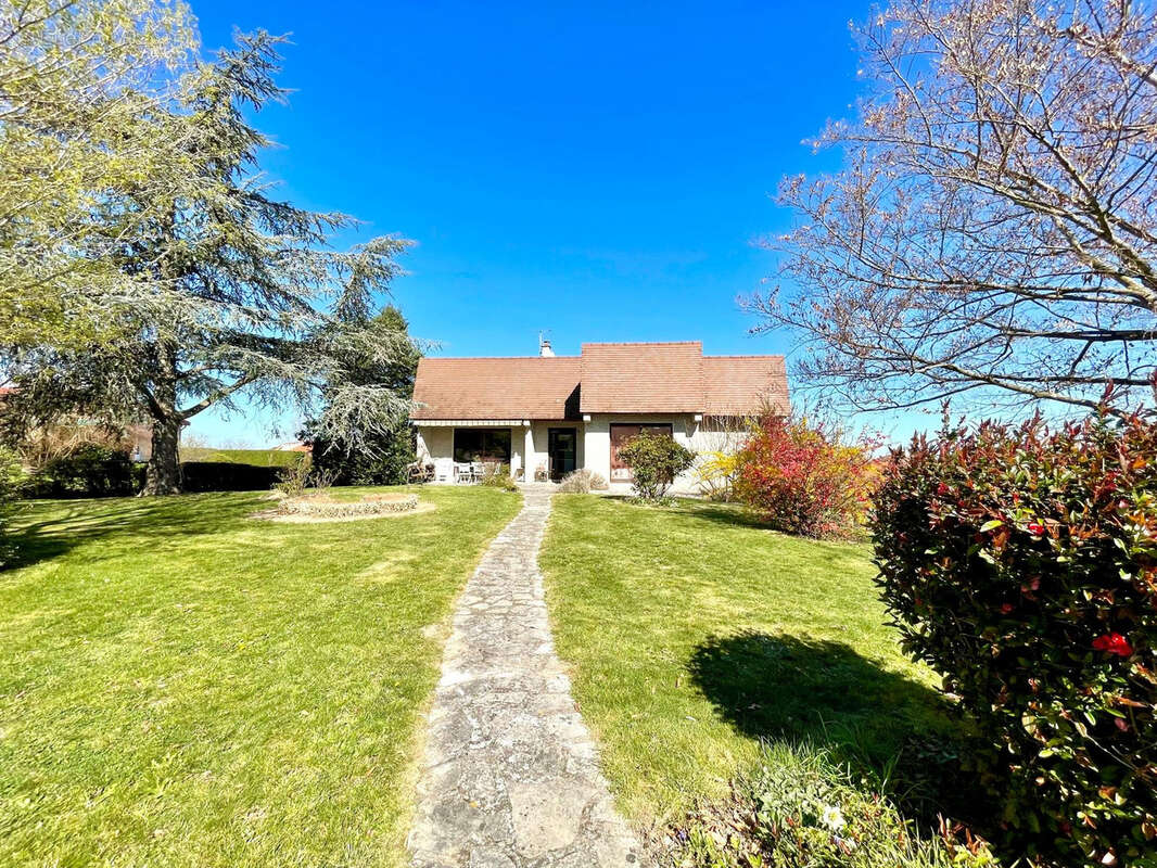 Maison à COMMELLE-VERNAY