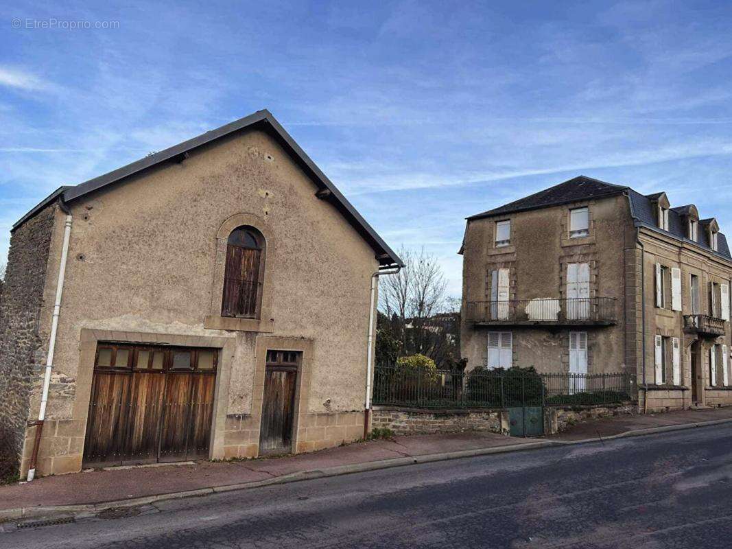 Maison à SAINT-YRIEIX-LA-PERCHE