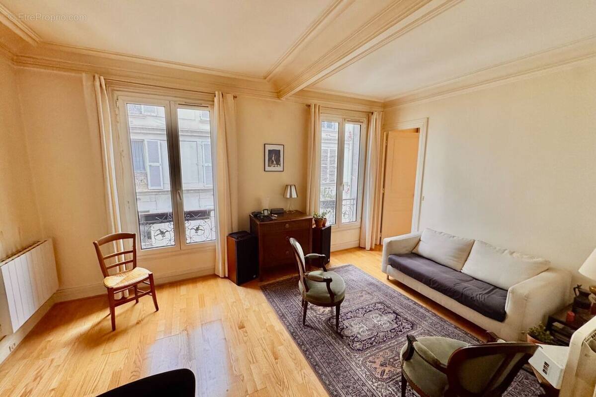 Appartement à PARIS-17E
