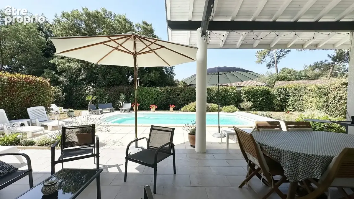 GOLF ET CENTRE VILLE VILLA A PIED POUR CETTE VILLA DE 6 Pièces de 150 m2 sur une parcelle de 800 m2 avec piscine - photo 2