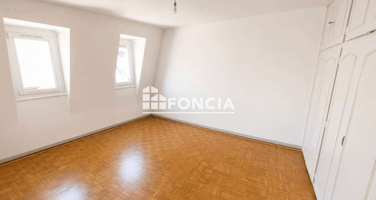 Exclusivite foncia - au 5eme et dernier etage avec ascenseur - photo 3