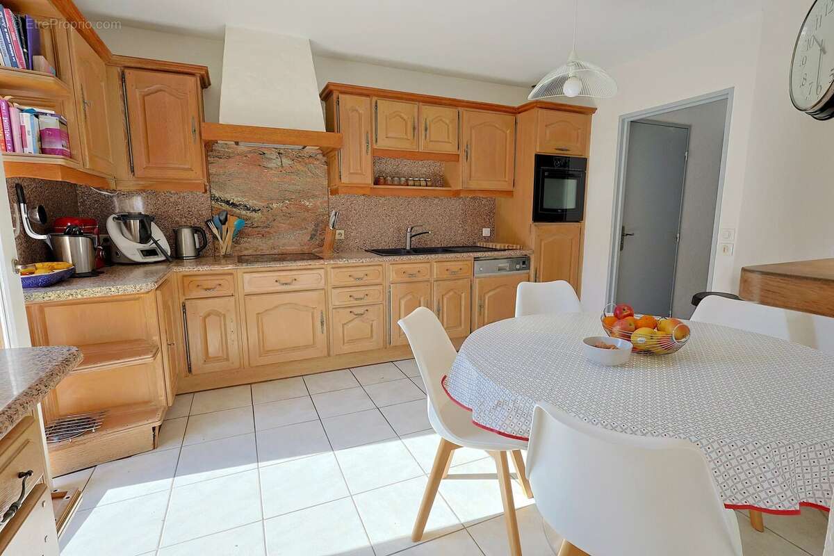 Maison à LA ROQUETTE-SUR-SIAGNE