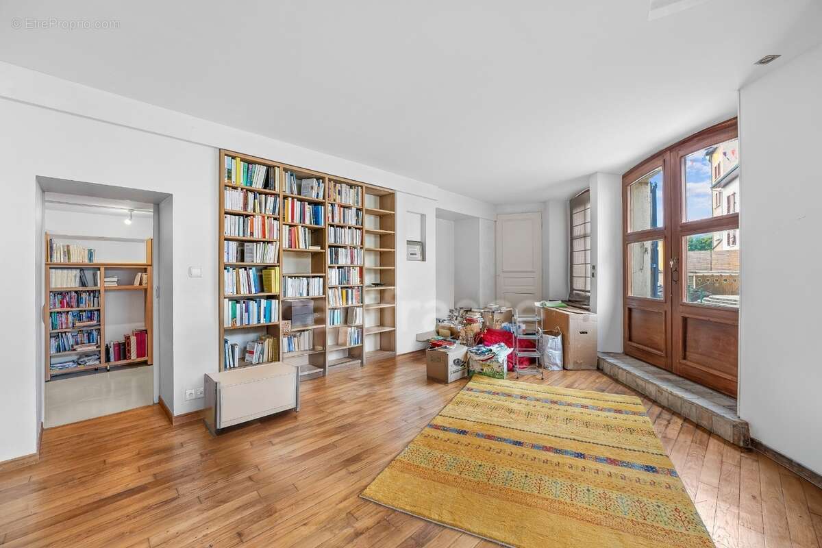 Maison à vendre 10 pièces GEX (01) - photo 4