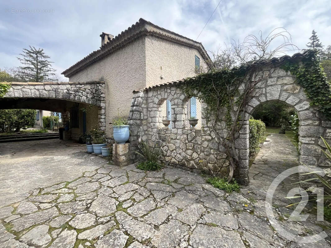 Maison à ROQUEFORT-LES-PINS