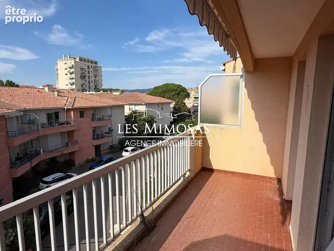 FREJUS, proche plages - Appartement 3 pièces avec parking et cave - photo 2