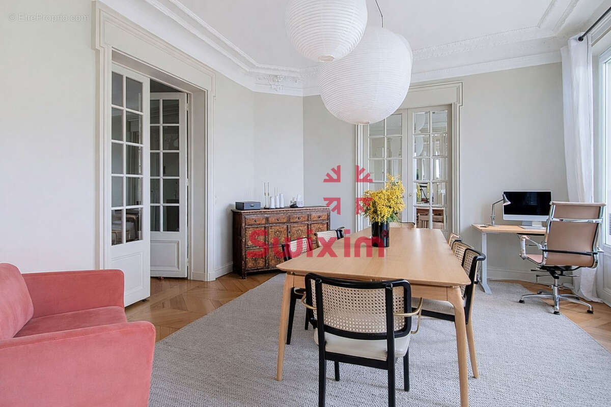 Appartement à PARIS-3E