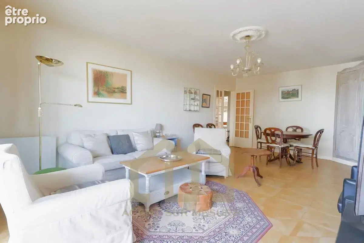 Appartement à CHARENTON-LE-PONT