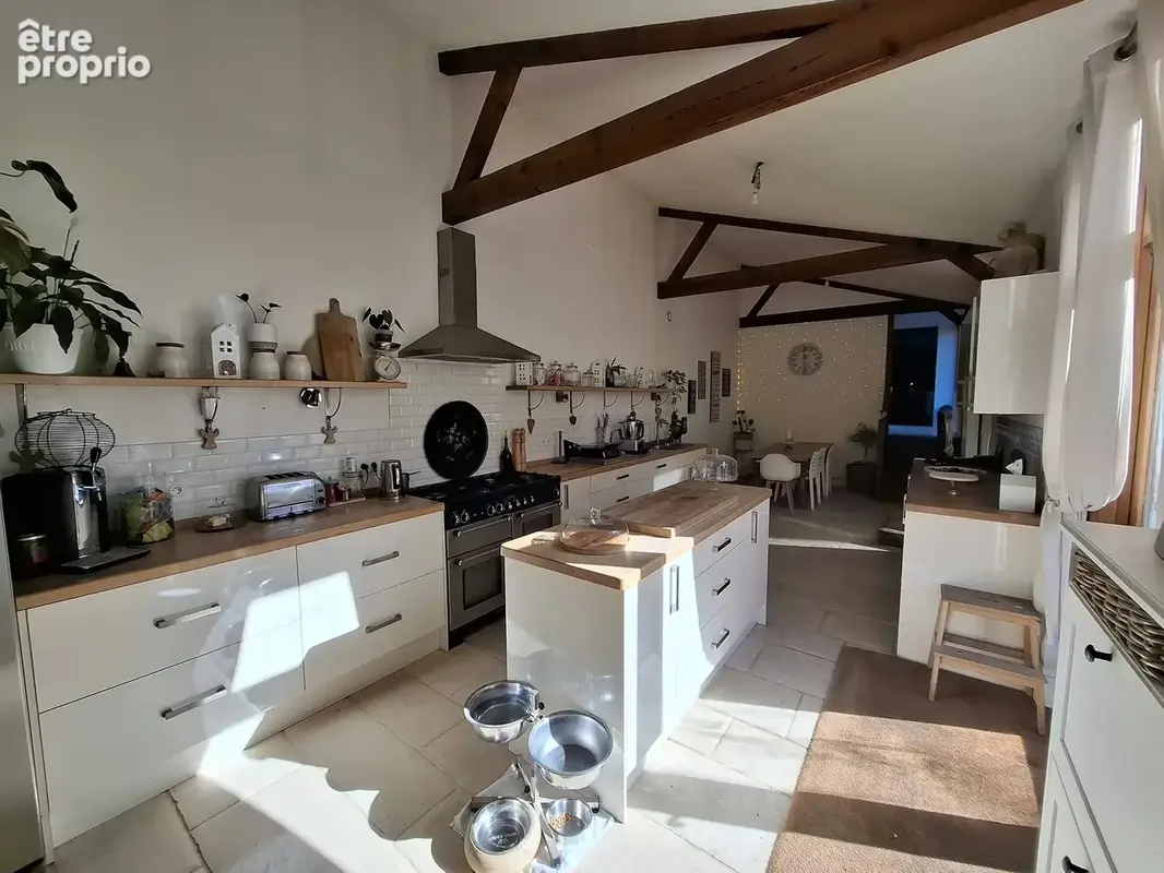 Fabuleuse maison de ville avec potentiel commercial proche de toutes les commodités - photo 3