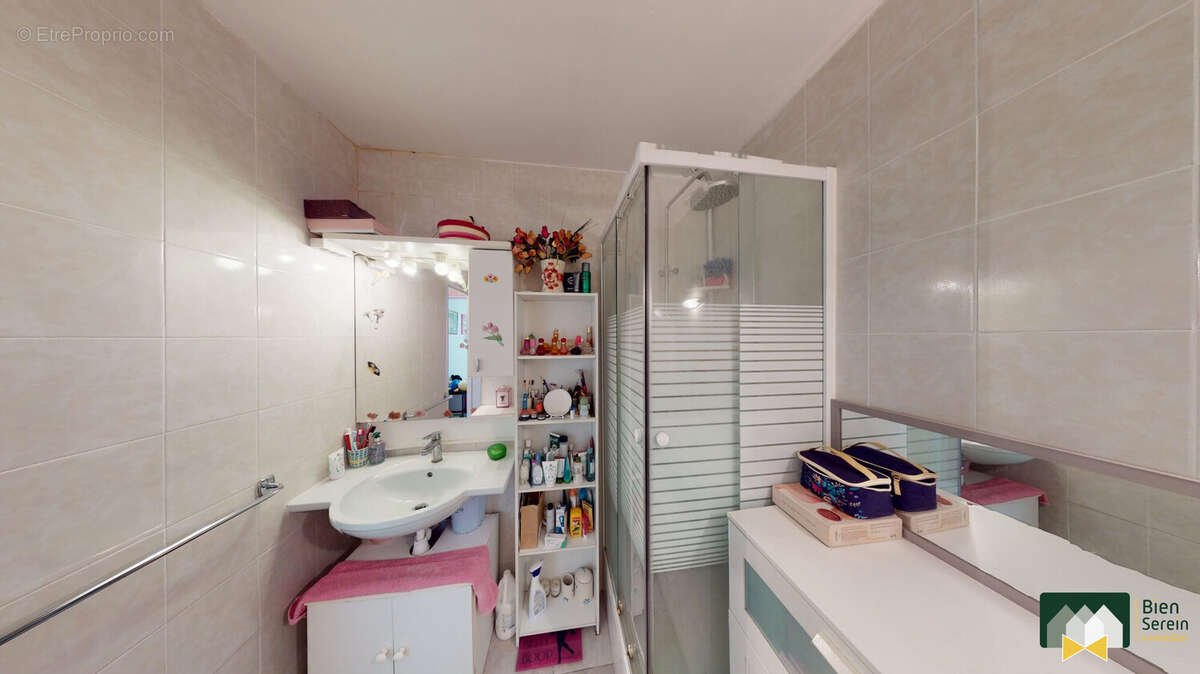 Salle d'eau - Appartement à CHARTRES