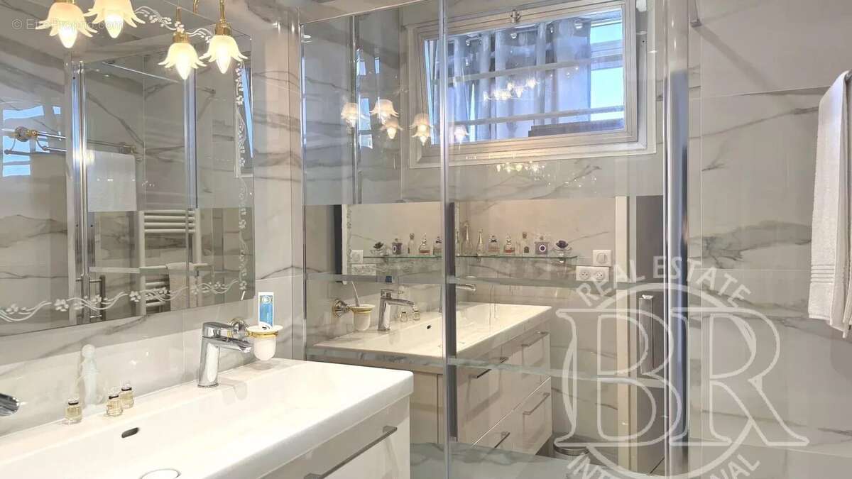 Appartement à VALLAURIS