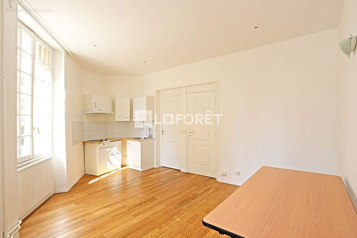 Appartement à PARIS-14E